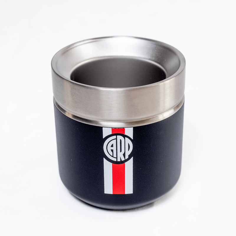 River-02-Mate-negro-escudo-vertical-blanco-rojo