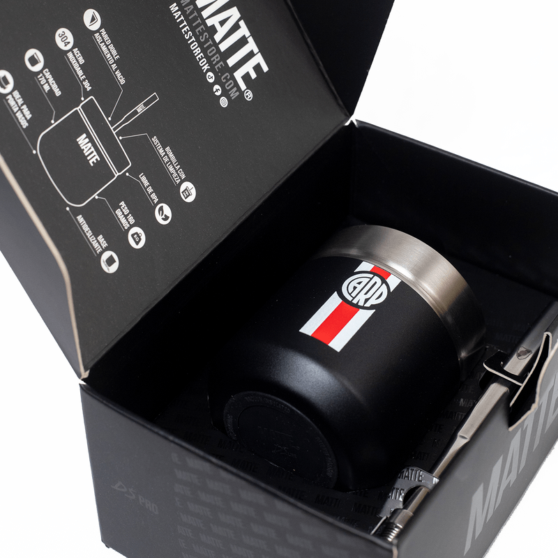 River-02-Mate-negro-escudo-vertical-blanco-rojo